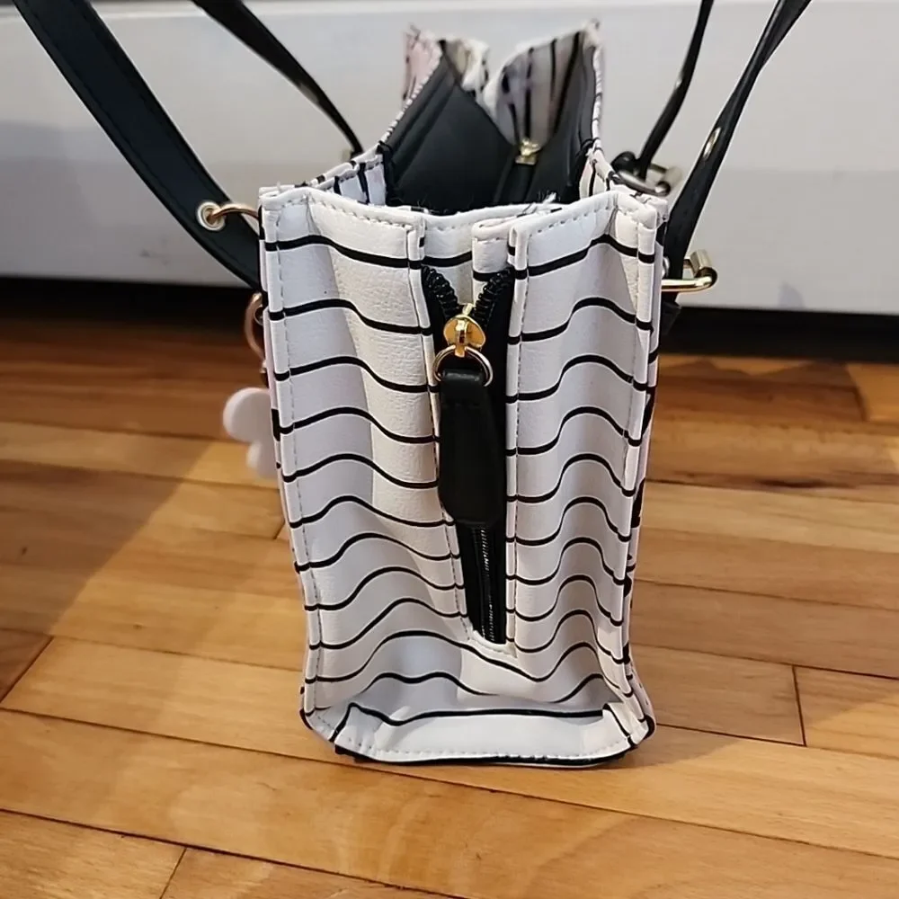 Betsey Johnson Pink handbag easter spring purse Flower Floral White Black LUV - Picture 3 of 9